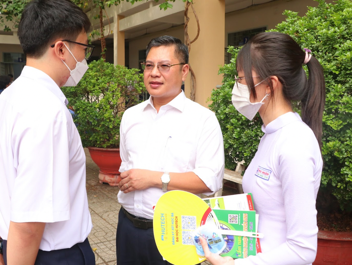 Thạc sĩ Vũ Đình Lê, Phó Giám đốc phụ trách Trung tâm Tư vấn tuyển sinh, Trường Đại học Luật Thành phố Hồ Chí Minh. (Ảnh: website nhà trường) Thạc sĩ Vũ Đình Lê, Phó Giám đốc phụ trách Trung tâm Tư vấn tuyển sinh, Trường Đại học Luật Thành phố Hồ Chí Minh. (Ảnh: website nhà trường)