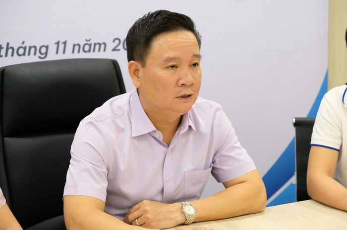 Nhà báo Nguyễn Tiến Bình - Phó Chủ tịch Hiệp hội Các trường đại học, cao đẳng Việt Nam, Tổng biên tập Tạp chí điện tử Giáo dục Việt Nam thông tin tại họp báo. GDVN_SONG-DEP (2).jpg