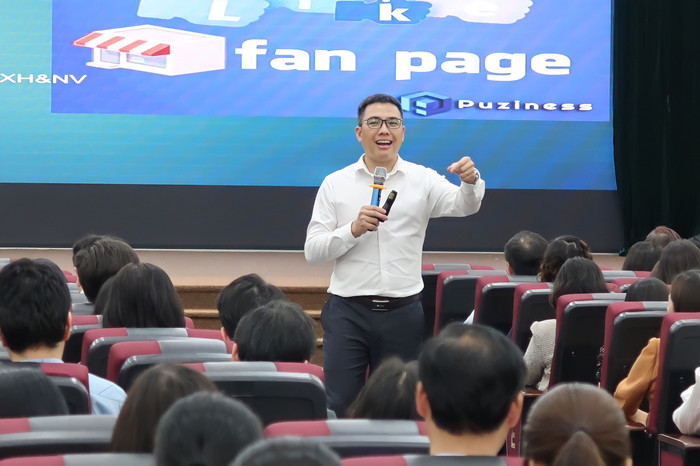 Tiến sĩ Phan Văn Kiền - Viện trưởng Viện Đào tạo Báo chí và Truyền thông, Trường Đại học Khoa học Xã hội và Nhân văn - Đại học Quốc gia Hà Nội. (Ảnh: NVCC) 21b1cf0f75d3d68d8fc2.jpg
