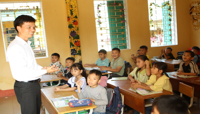 Thầy Trịnh Xuân Huy mở lớp dạy kỹ năng sống miễn phí cho học sinh từ năm 2014. Picture2.png