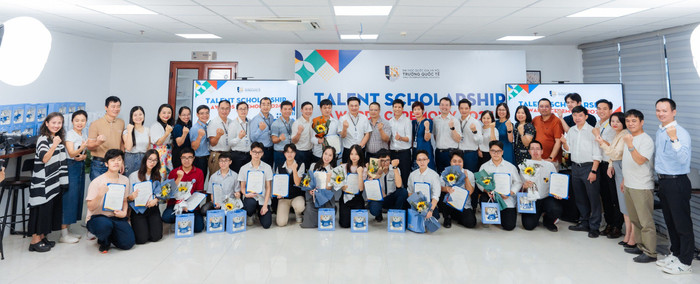 Nhiều học sinh tài năng đã lựa chọn Trường Quốc tế cho con đường học vấn của mình. z5661807757796_7d83945e38ffcd17e5b1b5c6b4492c5d.jpg