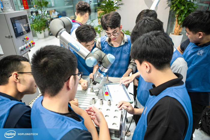 Sinh viên có cơ hội được thực tập, thực tế tại doanh nghiệp. z5661807761513_06f260c8bb744bd1122f7e0d281ee588.jpg