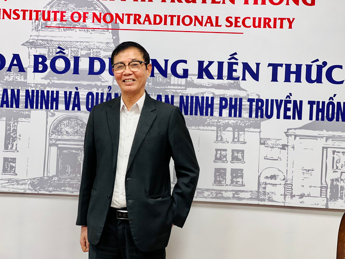 Phó Giáo sư, Tiến sĩ Đỗ Cảnh Thìn, Phó Viện trưởng Viện An ninh Phi truyền thống, Trường Quản trị và Kinh doanh - Đại học Quốc gia Hà Nội. (Ảnh: Nhật Lệ)