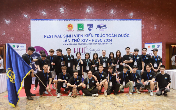 Đoàn sinh viên ngành Kiến trúc Trường Đại học Mở Hà Nội tham gia Festival sinh viên kiến trúc toàn quốc lần thứ XIV năm 2024. (Ảnh: NTCC) Đoàn SV ngành Kiến trúc Trường ĐH Mở Hà Nội tham gia Festival sinh viên kiến trúc toàn quốc lần thứ XIV năm 2024.jpg