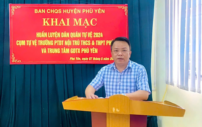 Thầy Nguyễn Công Hoan, Hiệu trưởng Trường Phổ thông dân tộc nội trú Trung học cơ sở và Trung học phổ thông Phù Yên (huyện Phù Yên, tỉnh Sơn La). Ảnh: NVCC unnamed (16).jpg