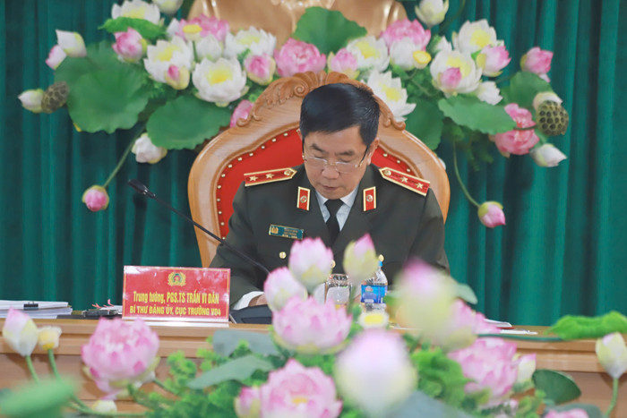 Trung tướng Trần Vi Dân cho rằng điều quan trọng là trong tổ chức hoạt động nghiên cứu cần có sự gắn kết với các nhà nghiên cứu cả trong Công an nhân dân và ngoài Công an nhân dân. (Ảnh: NVCC) z5769424537908_d7629f819871c19f684ca7bb2318c3aa.jpg