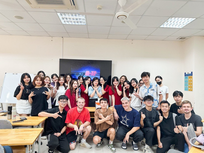 Sinh viên có thể lựa chọn học 4 năm ở Học viện Ngân hàng hoặc chuyển tiếp du học. (Ảnh: NTCC) Sinh viên có thể lựa chọn học 4 năm ở Học viện Ngân hàng hoặc chuyển tiếp du học. (Ảnh: NTCC)