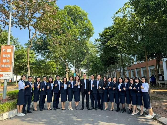 Đội ngũ giảng viên Khoa Luật - Chính trị, Trường Đại học Công nghệ Giao thông vận tải. Ảnh: NTCC nganh-Luat-1.jpg