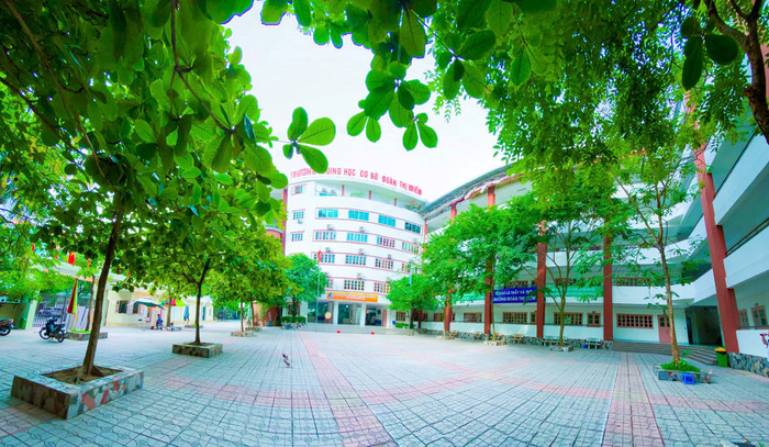 Ngôi trường với tán cây xanh mướt đã trở thành mảnh đất ươm mầm cho những chủ nhân tương lai của đất nước không ngừng vươn cao, vươn xa. 7.jpg