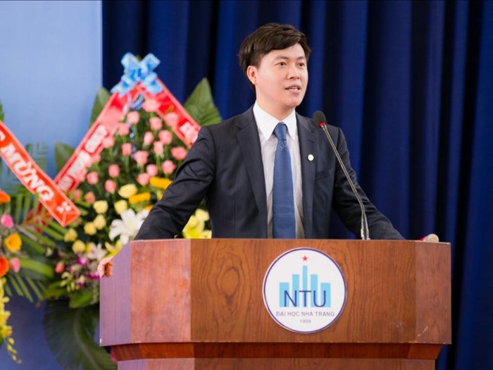 Thầy Nguyễn Duy Anh - Hiệu trưởng người Việt đầu tiên tại Nhật Bản. (Ảnh: NVCC) 120272583_10207908978838710_88785937566186264_n.jpg