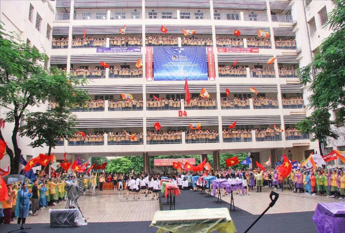Trường Trung học phổ thông Chuyên Đại học Sư phạm tổ chức hoạt động cổ vũ học sinh tham gia chung kết chương trình Đường lên đỉnh Olympia. (Ảnh: NTCC) unnamed (10).jpg