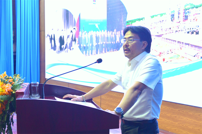 Anh hùng lao động Nguyễn Hùng Dũng - Phó Chủ tịch kiêm Tổng thư ký Hội Dầu khí Việt Nam đã báo cáo chuyên đề “Hội Dầu khí Việt Nam “Cùng đồng hành, một đích đến” vì sự phát triển bền vững ngành Dầu khí Việt Nam”. 5.jpg