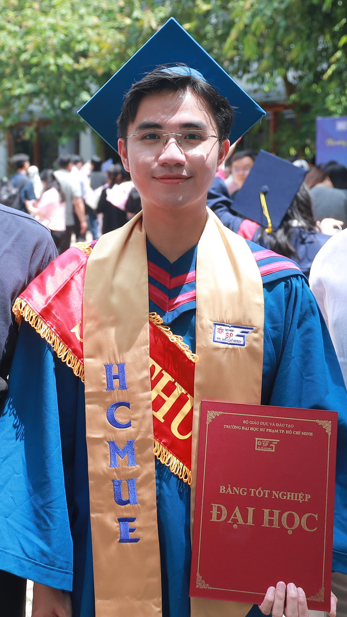 Nam sinh dự định tiếp tục con đường học tập và nghiên cứu sau khi tốt nghiệp. (Ảnh: NVCC) Thủ khoa Võ Lập Phúc, sinh năm 2003.jpeg