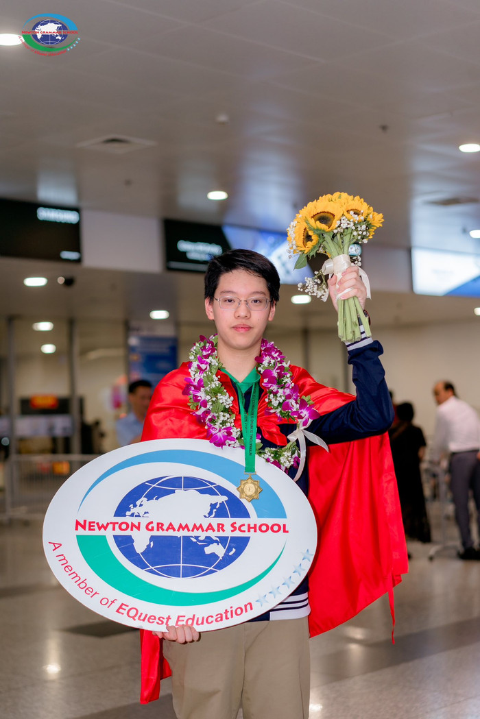 Phúc Nguyên là một trong 3 thí sinh đạt điểm cao nhất toàn đoàn. 494108815_1291676935852620_5503903354498003904_n.jpg