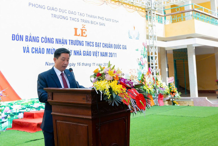 Ông Nguyễn Thế Lâm - Trưởng Phòng Giáo dục và Đào tạo Thành phố Nam Định. (Ảnh: website Trường Trung học cơ sở Trần Bích San). c7e77cd25b5bff05a64a.jpg