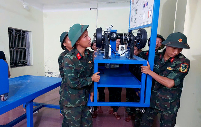 Lực lượng quân đội hỗ trợ ứng phó tại Trung tâm giáo dục nghề nghiệp - giáo dục thường xuyên huyện Lục Ngạn. (Ảnh: website Sở giáo dục và Đào tạo tỉnh Bắc Giang) 1725777012915_20240908pcll2.jpg