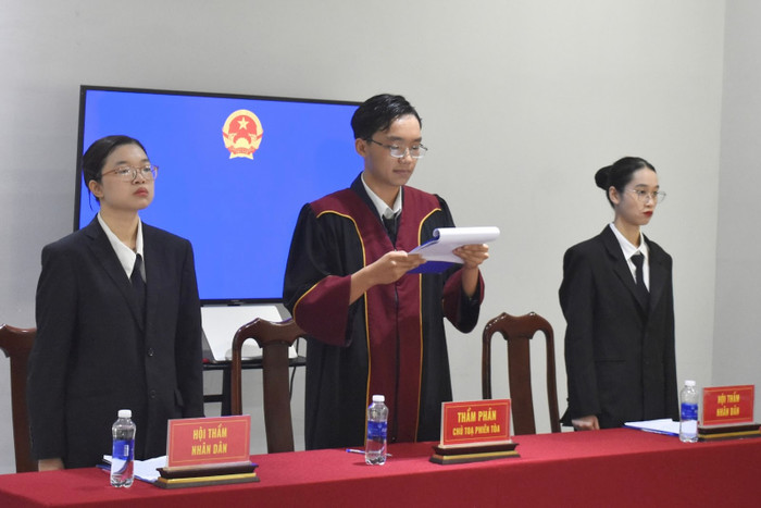 Sinh viên ngành Luật Kinh tế, Trường Đại học Kinh tế - Luật, Đại học Quốc gia Thành phố Hồ Chí Minh trong hoạt động thực hành. (Ảnh: website nhà trường) unnamed (65).jpg