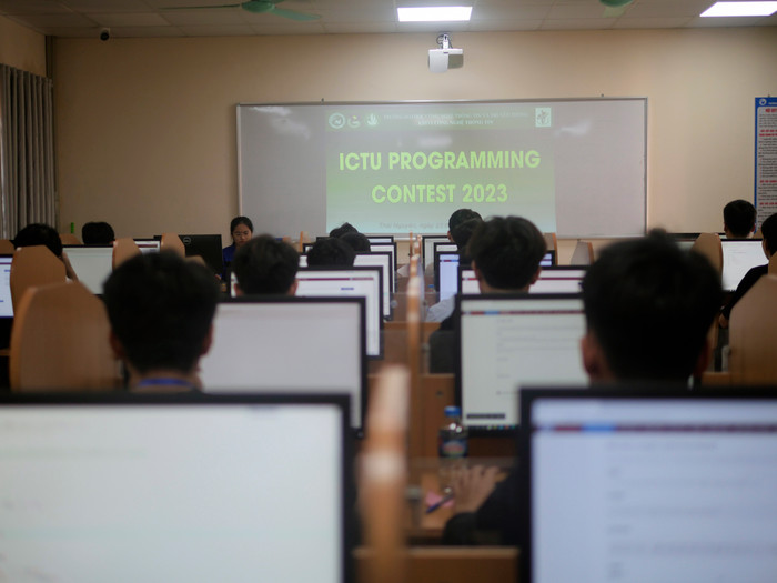 Sinh viên Trường Đại học Công nghệ thông tin và Truyền thông Thái Nguyên tham gia cuộc thi lập trình. (Ảnh: NTCC) Programming contest.jpg