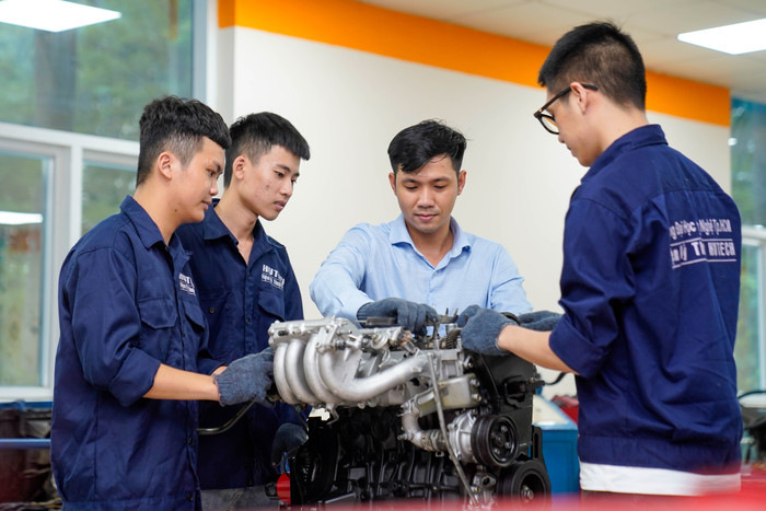 Mức thu nhập của ngành này tương đối cao. (Ảnh: Trường Đại học Công nghệ Thành phố Hồ Chí Minh cung cấp) _DSC3401.jpg