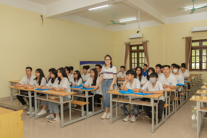 Một tiết học của sinh viên Trường Đại học Thành Đông. (Ảnh: NTCC) 279687841_2278600518965131_9018713690864742575_n.jpg