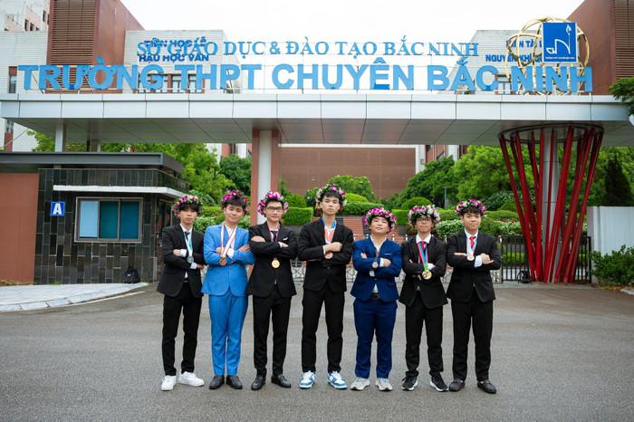 Học sinh Trường Trung học phổ thông Chuyên Bắc Ninh giành 3 huy chương Vàng trong các kỳ thi Olympic quốc tế năm 2023. Học sinh Trường Trung học phổ thông Chuyên Bắc Ninh giành 3 huy chương Vàng trong các kỳ thi Olympic quốc tế năm 2023.