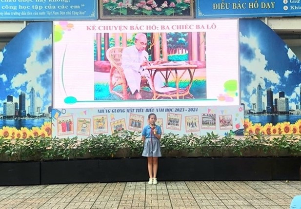 Hoạt động Kể chuyện Bác Hồ trong buổi sinh hoạt chào cờ đầu tuần. Picture2.jpg