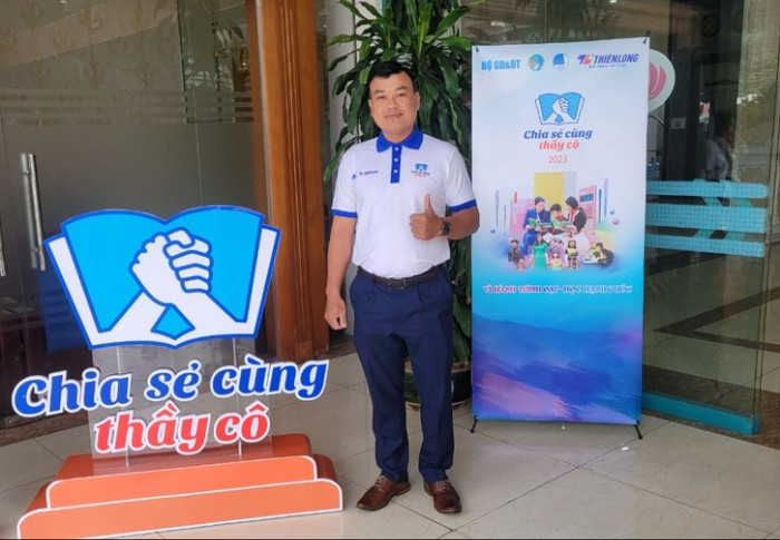 Tham gia công tác đoàn để lại cho thầy Huy nhiều kỷ niệm đáng nhớ. (Ảnh: NVCC) thay-son-hoang-huy-8.jpg