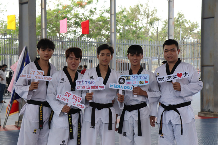 Sinh viên Trường Đại học Thể dục Thể thao Đà Nẵng thực hành môn học. (Ảnh: NTCC) QLTDTT-DN-5.jpg