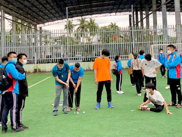 Sinh viên Trường Đại học Thể dục Thể thao Đà Nẵng thực hành môn học. (Ảnh: NTCC) QLTDTT-DN.jpg