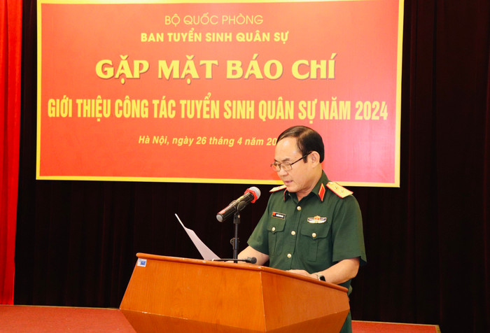 Trung tướng, Tiến sĩ Nguyễn Văn Oanh, Cục trưởng Cục Nhà trường - Bộ Tổng tham mưu Quân đội nhân dân Việt Nam, Phó Trưởng Ban Tuyển sinh quân sự Bộ Quốc phòng. GDVN_QD-13.jpg
