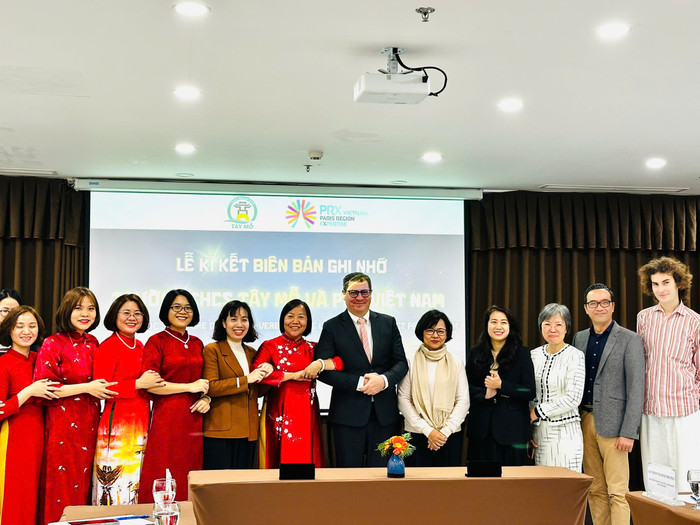 Lễ ký kết biên bản thí điểm mô hình “Trường học không rác thải” của Trường Trung học cơ sở Tây Mỗ và PRX Việt Nam. z6258603424406_5c54ea2762a7e2f411fc34804da151e0.jpg