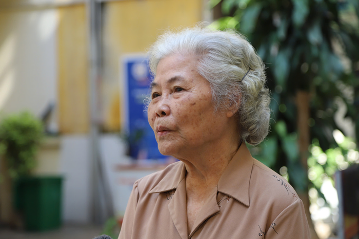 Bà Vương Thị Hiếu là một trong những học sinh tham gia tiếp quản Thủ đô ngày ấy. (Ảnh: Lương Hiền) GDVN_THANH-NIEN-1.png