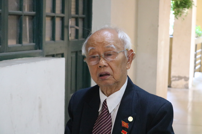 Ông Nguyễn Văn Khang, Trưởng ban liên lạc Đội thanh niên xung phong tiếp quản Thủ đô. (Ảnh: Lương Hiền) GDVN_THANH-NIEN-2.png