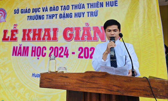 Thầy Lê Văn Hùng, Phó Hiệu trưởng Trường Trung học phổ thông Đặng Huy Trứ (thị xã Hương Trà, thành phố Huế). (Ảnh: Website nhà trường) unnamed (63).png