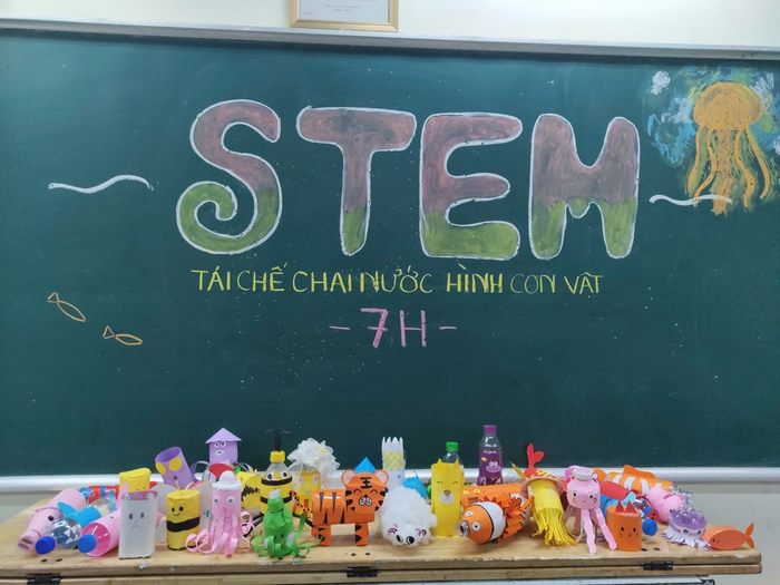 Sản phẩm tái chế chai nước của học sinh Trường Trung học cơ sở Chương Dương. (Ảnh: NTCC) ad-4nxdfrt9mb91tmycwdivof63g-wp99htweuhgkcvvz2xoxgq8kubp5wgt-d-dq0sx6hxd7-uuujxxe-ju0gewh3npuylbkr2buq9jj3gahnutsvghjtctq7uupeco4d1bd7emm8zgua-8884.png