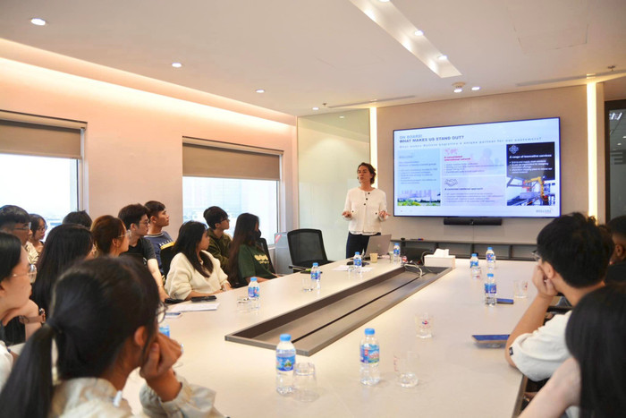 Sinh viên học chương trình liên kết quốc tế đi thực hành. (Ảnh: NTCC) Sinh viên học chương trình liên kết quốc tế đi thực hành. (Ảnh: NTCC)