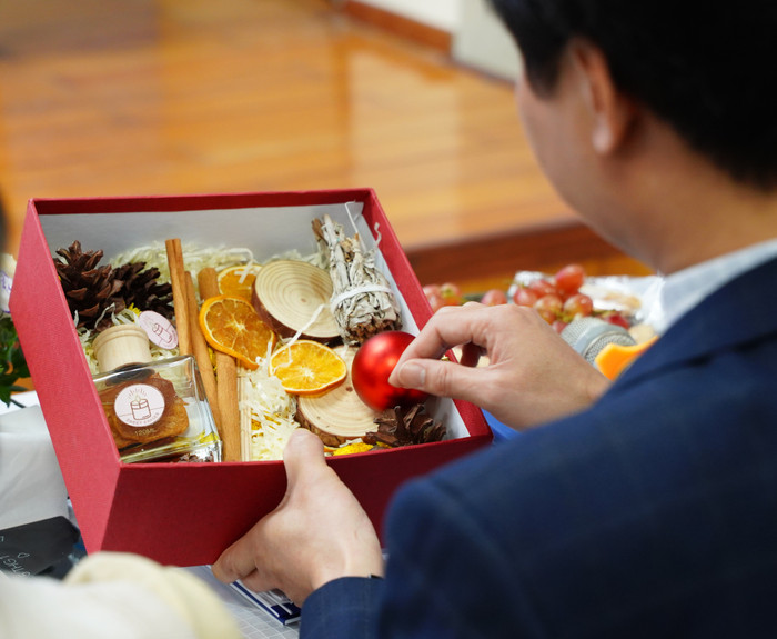 Ban giám khảo rất ấn tượng với các sản phẩm của sinh viên.