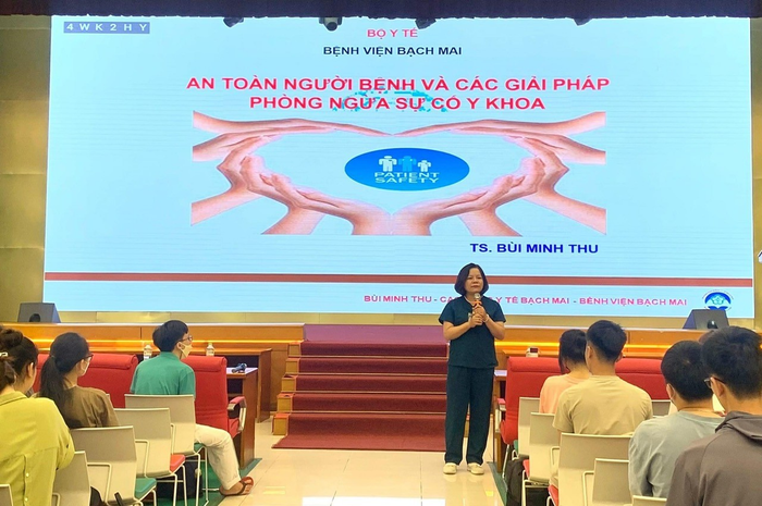 Tiến sĩ Bùi Minh Thu tham gia tập huấn cho sinh viên. (Ảnh: NVCC) Tiến sĩ Bùi Minh Thu tham gia tập huấn cho sinh viên. (Ảnh: NVCC)