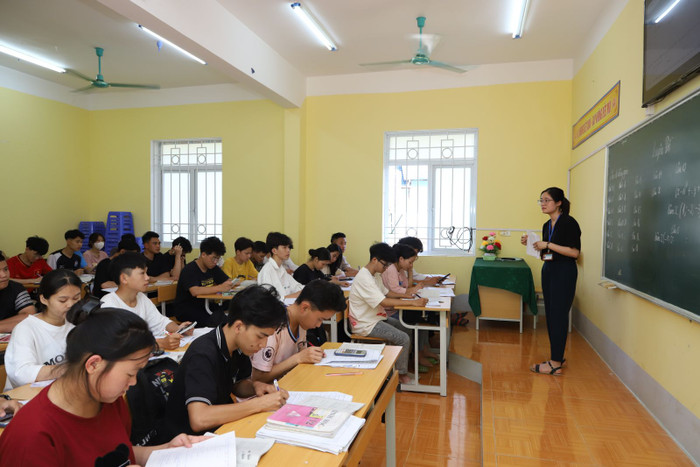 Một lớp học tại Trường Trung học Phổ thông Mèo Vạc, Hà Giang. Ảnh: Cổng thông tin điện tử Ban Tuyên giáo tỉnh uỷ Hà Giang unnamed (42).jpg