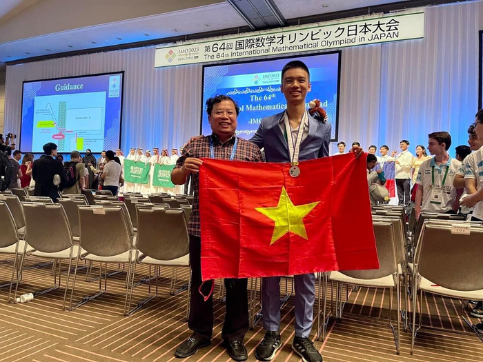 Nam sinh Trường Trung học phổ thông Chuyên Đại học Sư phạm Hà Nội giành Huy chương Bạc Olympic Toán quốc tế. (Ảnh: NTCC) Nam sinh Trường Trung học phổ thông Chuyên Đại học Sư phạm Hà Nội giành Huy chương Bạc Olympic Toán quốc tế. (Ảnh: NTCC)