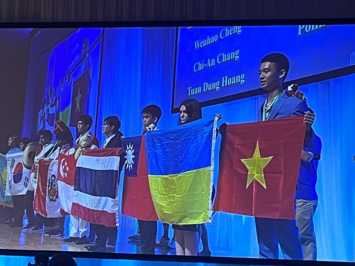 Năm 2023, học sinh Việt giành được nhiều thành tích xuất sắc trong các cuộc thi Olympic quốc tế. (Ảnh: Trường Trung học phổ thông Chuyên Đại học Sư phạm cung cấp) Năm 2023, học sinh Việt giành được nhiều thành tích xuất sắc trong các cuộc thi Olympic quốc tế. (Ảnh: Trường Trung học phổ thông Chuyên Đại học Sư phạm cung cấp)