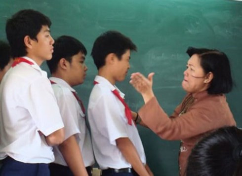 Xem xét trách nhiệm Hiệu trưởng vụ cô giáo đánh học sinh ở Tiền Giang ảnh 2 Xem xét trách nhiệm Hiệu trưởng vụ cô giáo đánh học sinh ở Tiền Giang ảnh 2