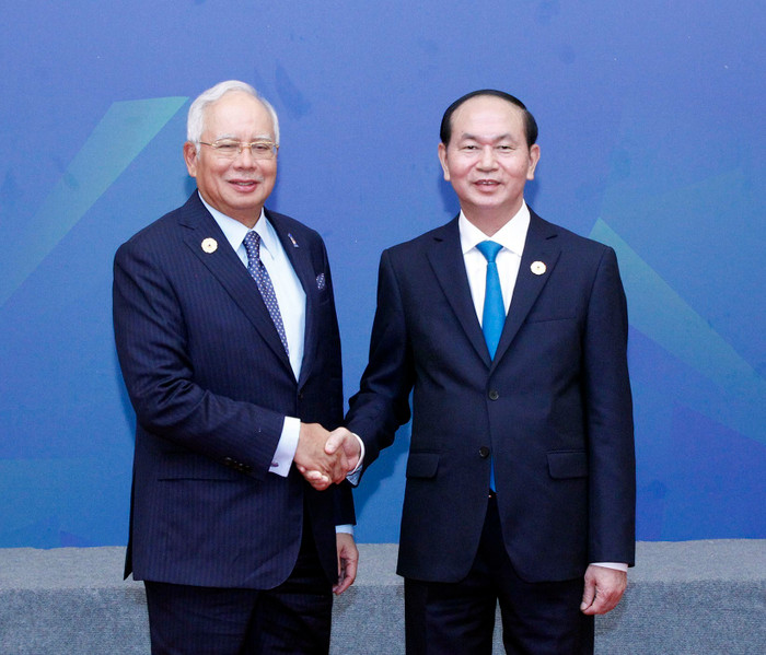 Chủ tịch nước Trần Đại Quang đón Thủ tướng Malaysia Najib Razak đến dự Đối thoại. Chủ tịch nước Trần Đại Quang đón Thủ tướng Malaysia Najib Razak đến dự Đối thoại.
