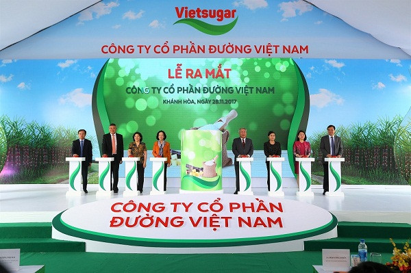 Các khách mời thực hiện nghi lễ ra mắt logo Công ty cổ phần đường Việt Nam Các khách mời thực hiện nghi lễ ra mắt logo Công ty cổ phần đường Việt Nam