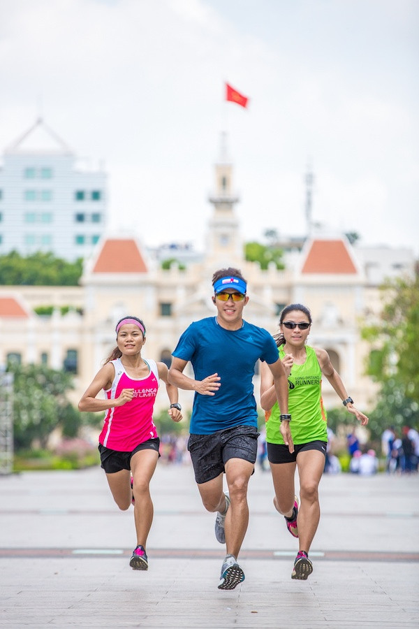 Marathon không chỉ là một đường chạy, mà là nơi thử thách giới hạn bản thân, đòi hỏi con người phải luôn tiến về phía trước. Marathon không chỉ là một đường chạy, mà là nơi thử thách giới hạn bản thân, đòi hỏi con người phải luôn tiến về phía trước.