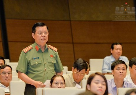 Đại biểu Đào Thanh Hải tranh luận với Đại biểu Dương Trung Quốc về vụ việc xảy ra tại xã Đồng Tâm trong phiên họp sáng 7/11/2017. (Ảnh: quochoi.vn) Đại biểu Đào Thanh Hải tranh luận với Đại biểu Dương Trung Quốc về vụ việc xảy ra tại xã Đồng Tâm trong phiên họp sáng 7/11/2017. (Ảnh: quochoi.vn)