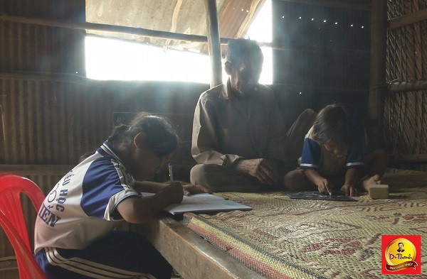 Sau lần đột quỵ, sức khỏe ông Danh Đê đã đi xuống nhiều Sau lần đột quỵ, sức khỏe ông Danh Đê đã đi xuống nhiều