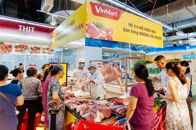 Nhân viên VinMart & VinMart + phục vụ tận tâm và tư vấn tận tình vì lợi ích của khách hàng Nhân viên VinMart & VinMart + phục vụ tận tâm và tư vấn tận tình vì lợi ích của khách hàng