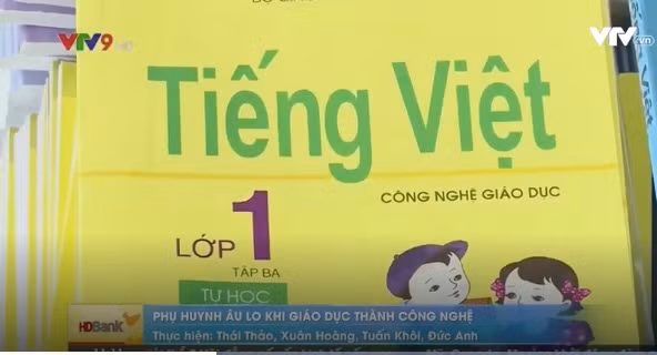 Sách Tiếng Việt 1 Công nghệ giáo dục đang gây ra nhiều tranh luận trong dư luận xã hội. (Ảnh cắt từ clip trên vtv.vn) Sách Tiếng Việt 1 Công nghệ giáo dục đang gây ra nhiều tranh luận trong dư luận xã hội. (Ảnh cắt từ clip trên vtv.vn)