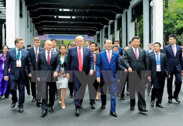 Chủ tịch nước Trần Đại Quang với các Trưởng đoàn dự hội nghị. (Nguồn: TTXVN) Chủ tịch nước Trần Đại Quang với các Trưởng đoàn dự hội nghị. (Nguồn: TTXVN)